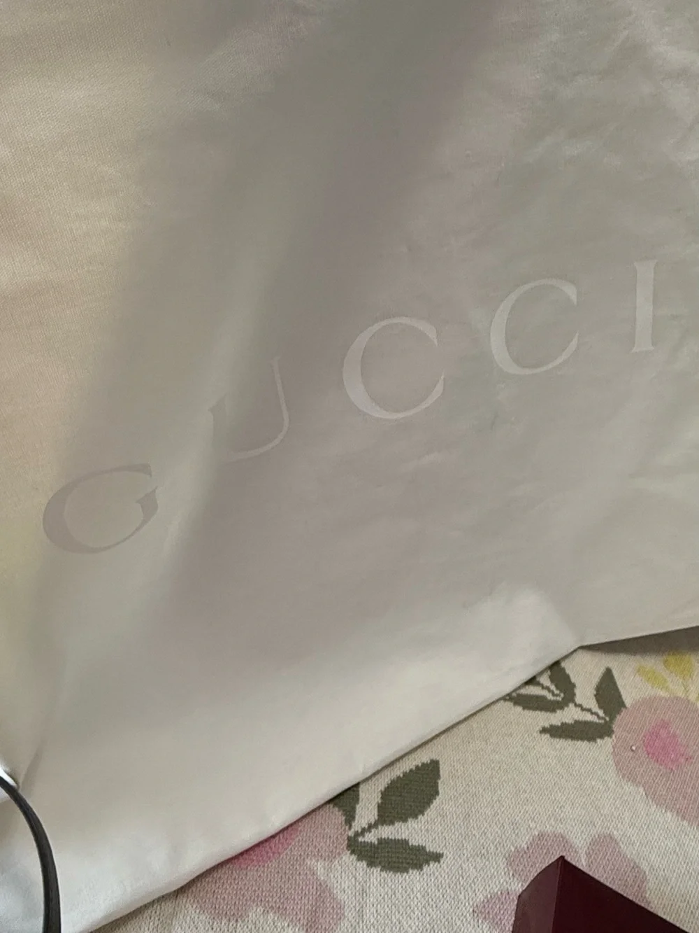 Authentic Gucci Giglio large GG canvas tote bag with with detachable pouch. - Picture 14 of 17